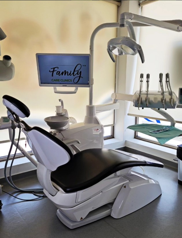 Consultório da Family Care Clinics com cadeira de medicina dentária